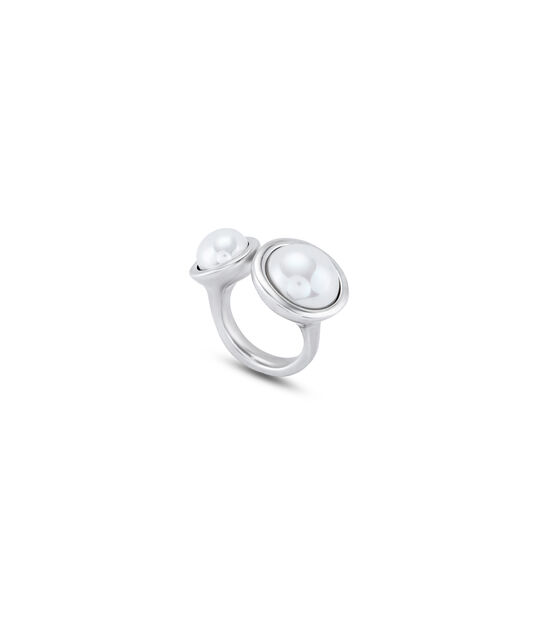 Ring with pearls
