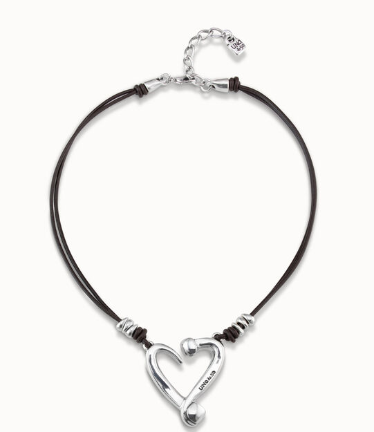 Short leather necklace with a heart