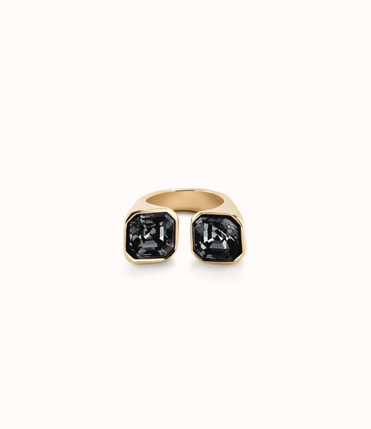 Ring with black crystal