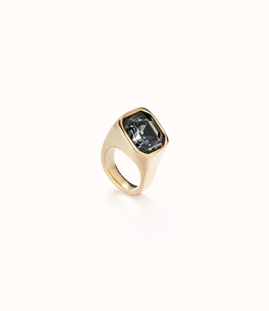 Square shape ring with crystal