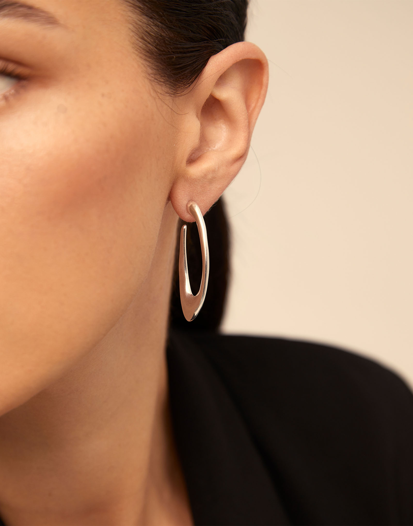Oval hoop earrings, Silver, large thumbnail