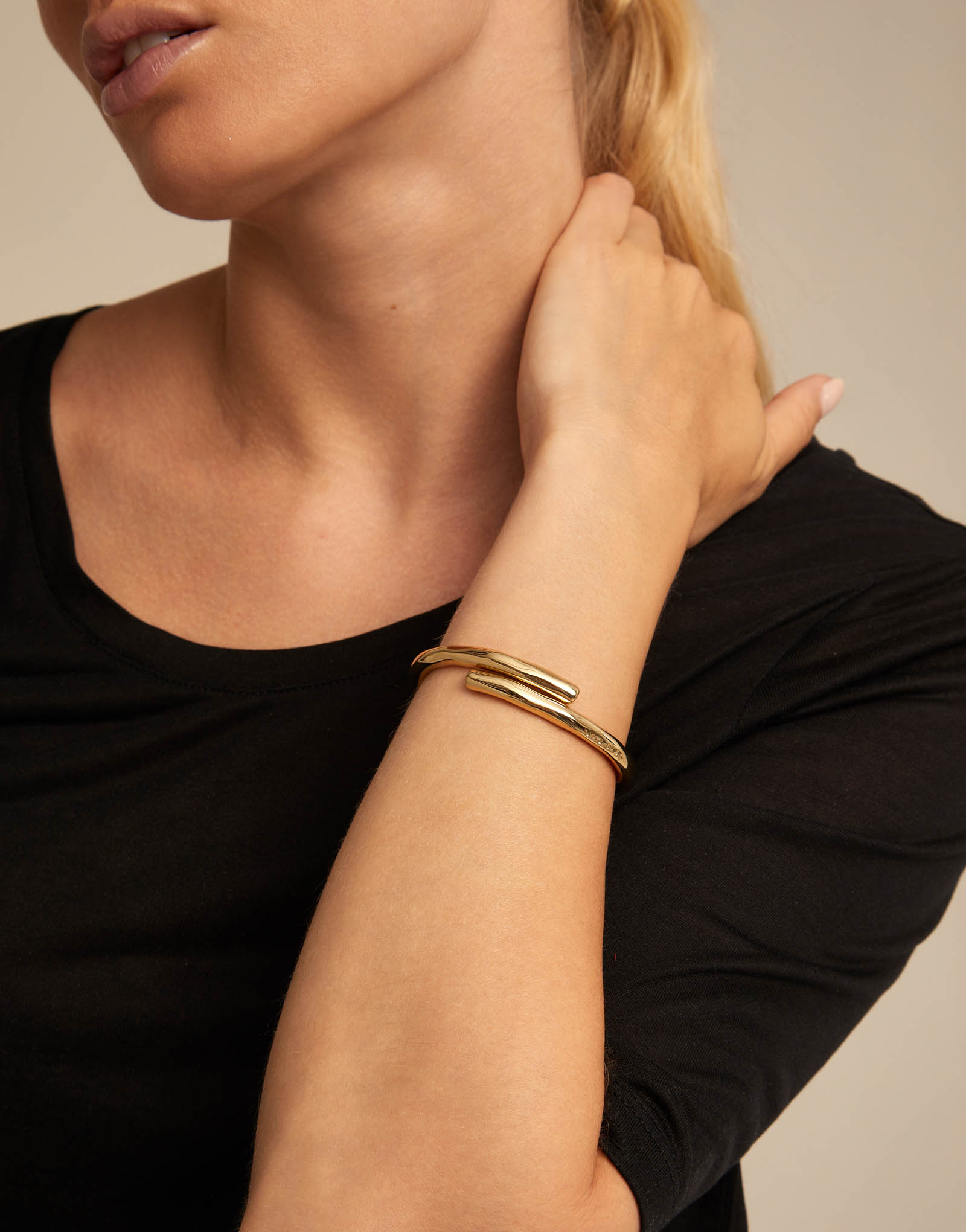 Tubular shaped bangle bracelet, Golden, large thumbnail