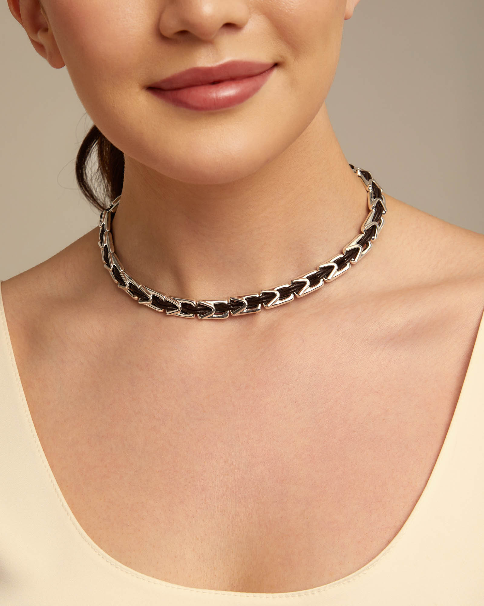 Short leather necklace with links, Silver, large thumbnail