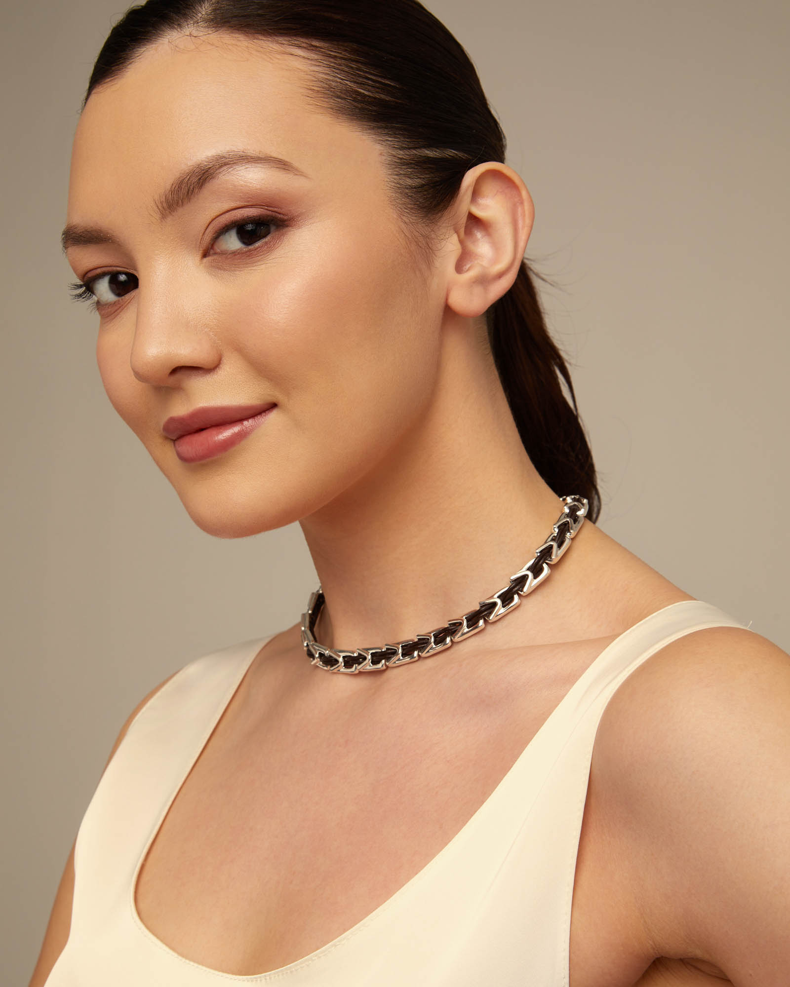 Short leather necklace with links, Silver, large thumbnail