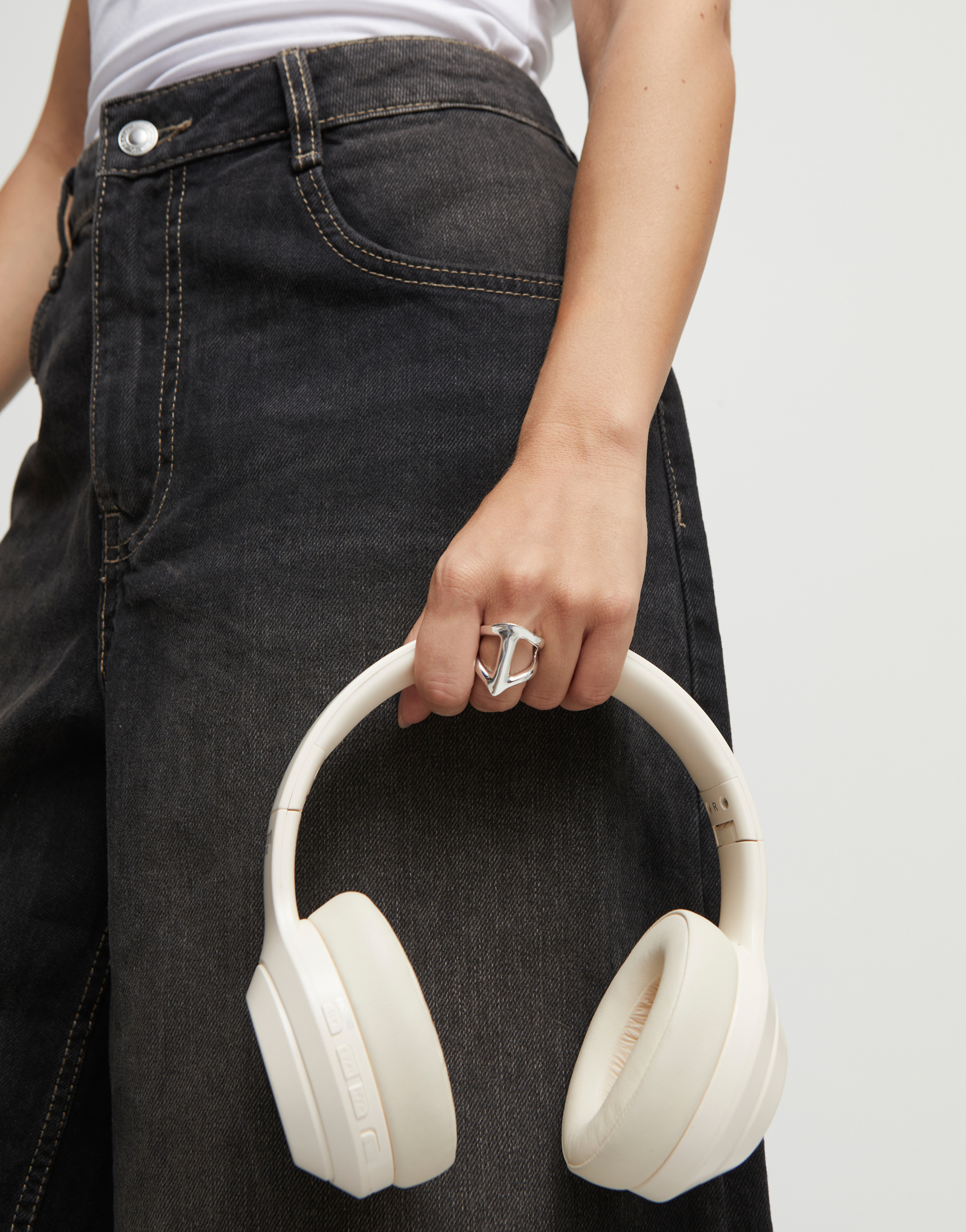 Manta ray-shaped ring, Silver, large thumbnail
