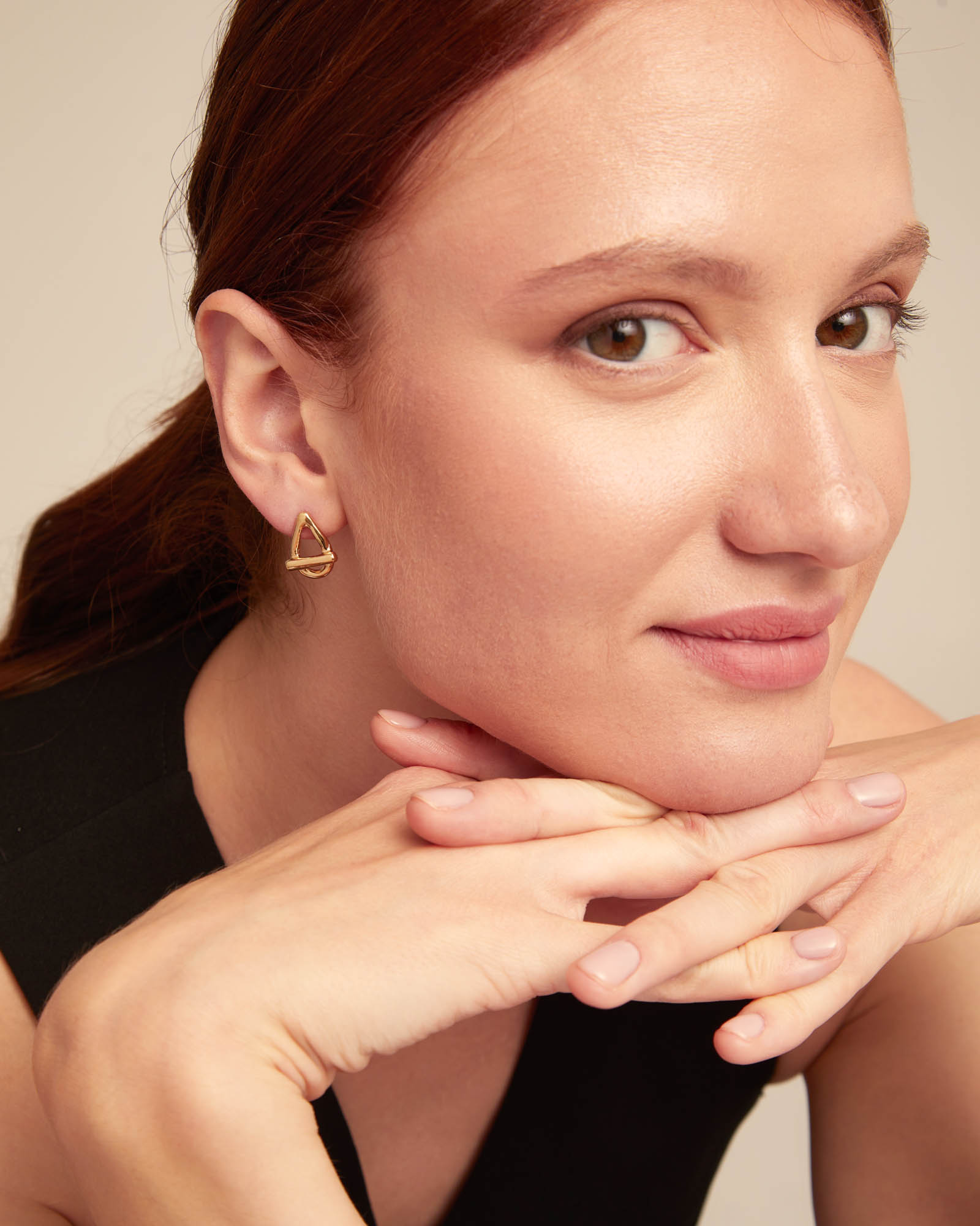 Pendientes bañados en oro 18k con forma de eslabón ovalado pequeño, Dorado, large thumbnail