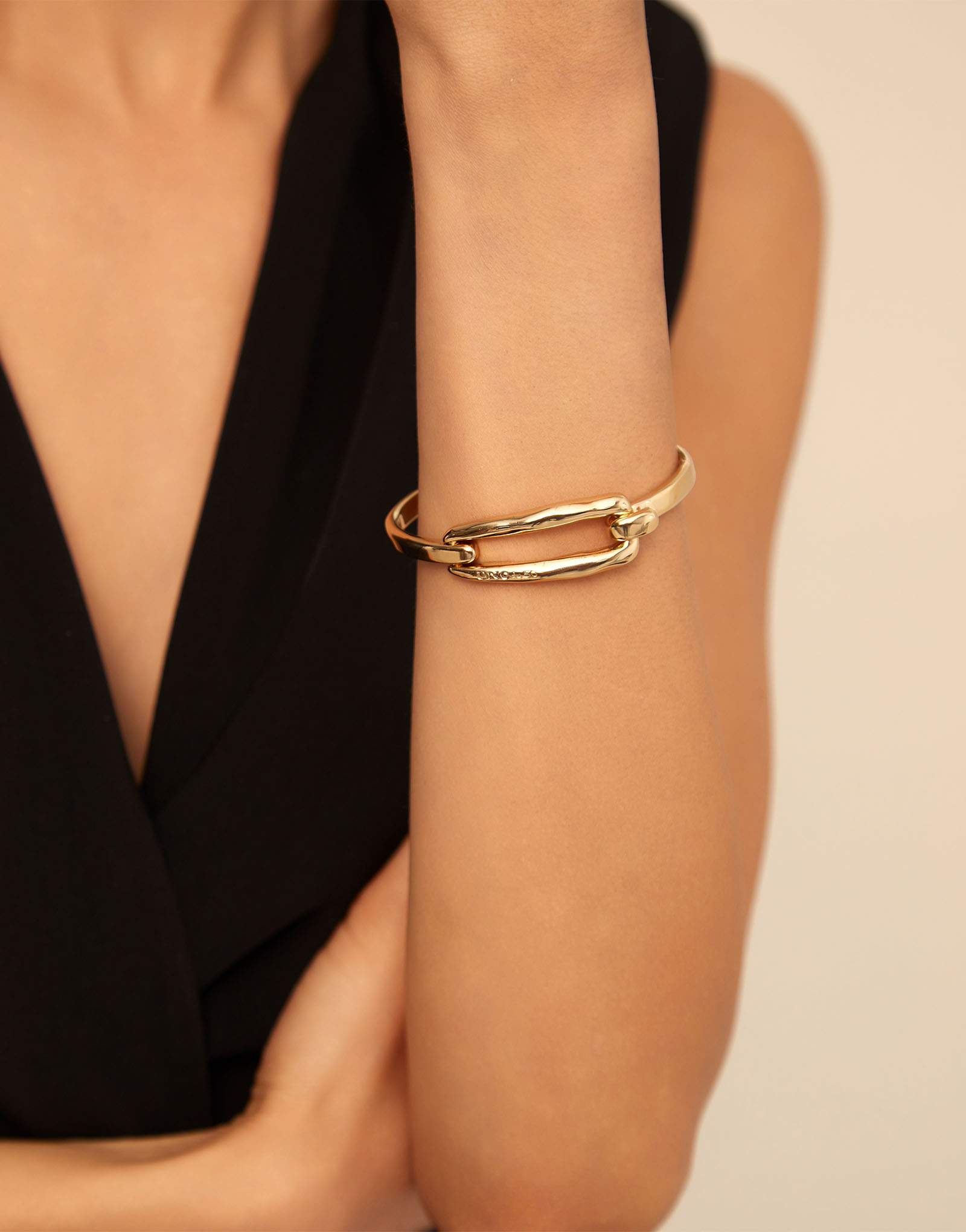 Bangle bracelet with buckle, Golden, large thumbnail