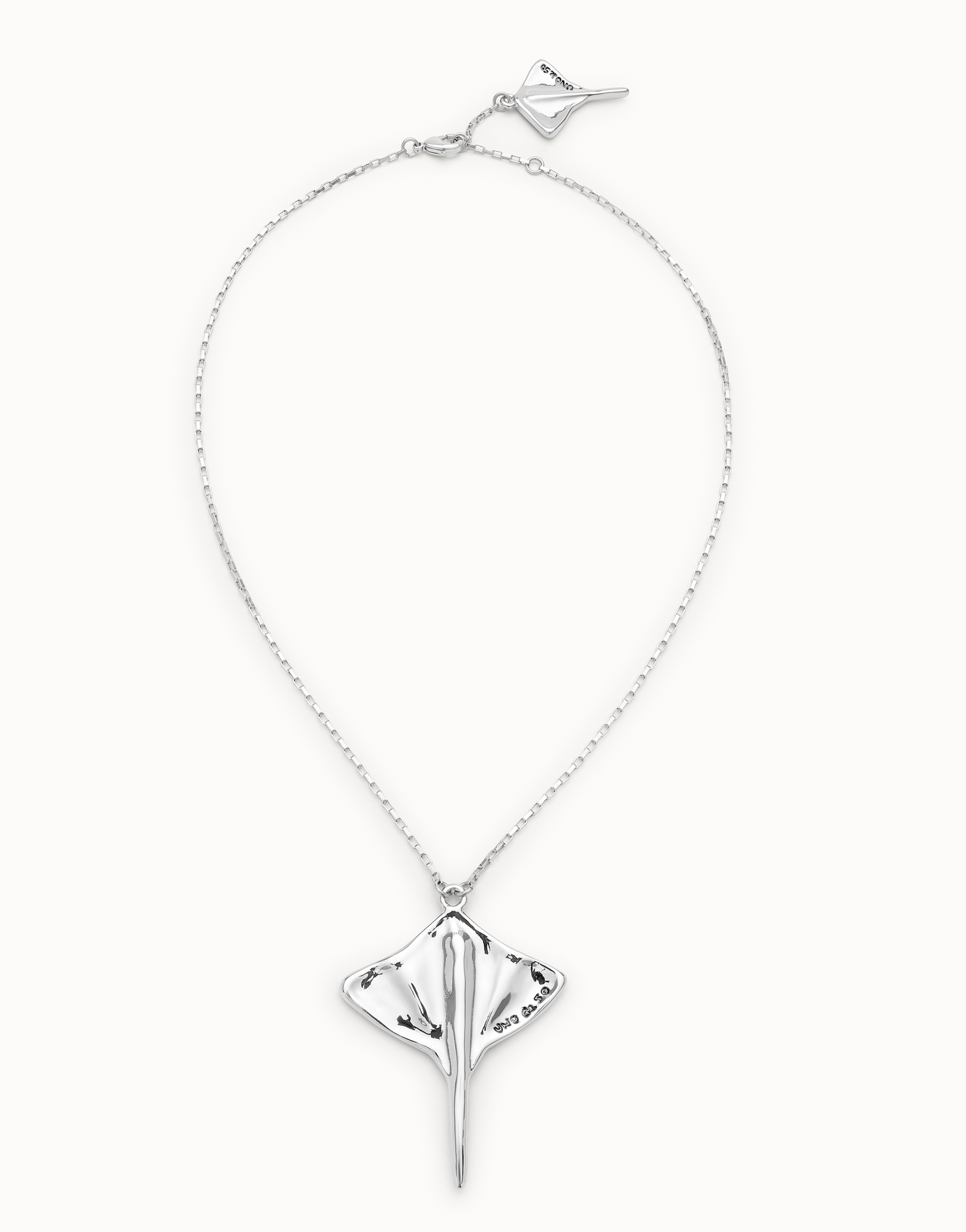 Short chain pendant necklace with manta ray, Silver, large thumbnail