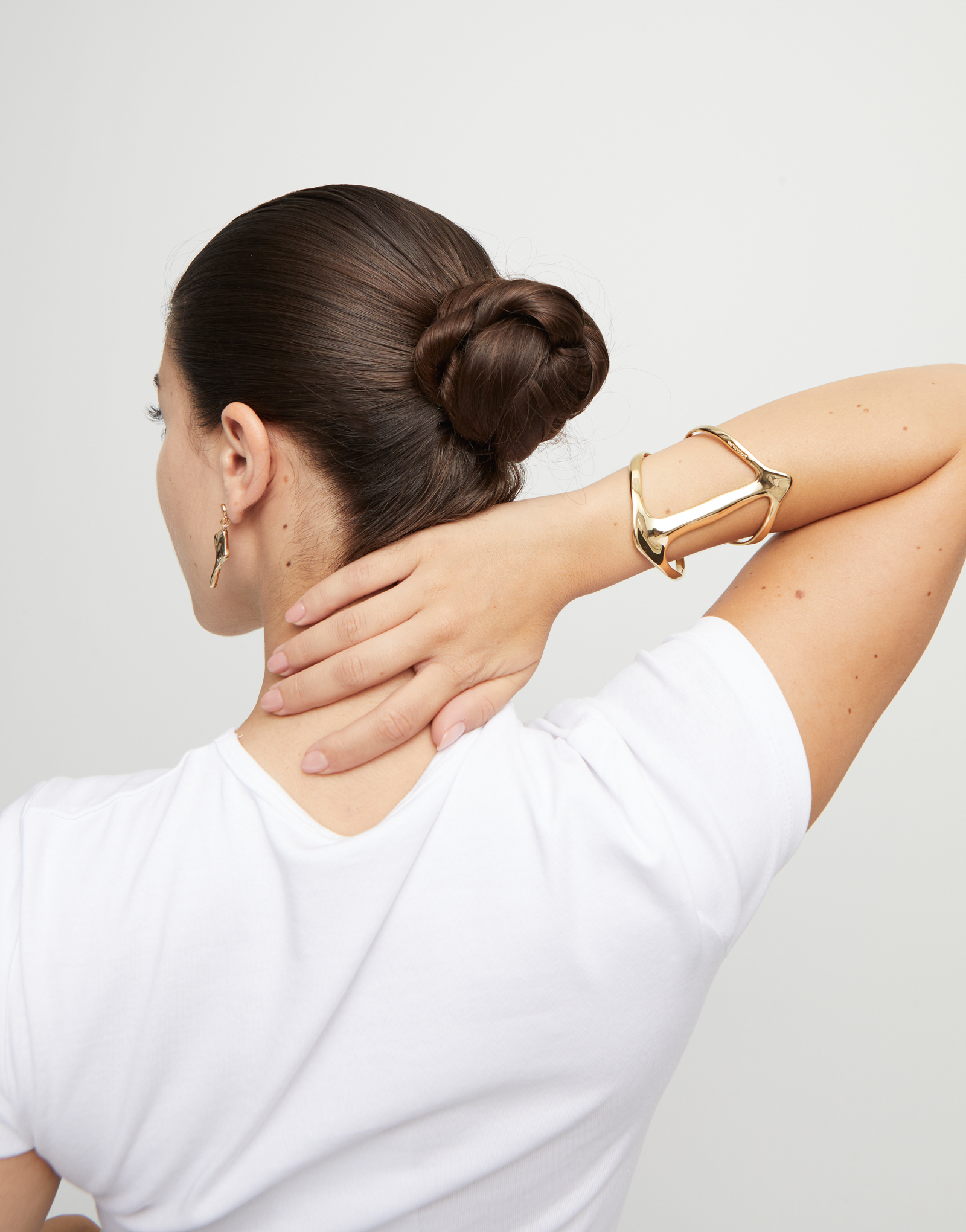 Cuff bracelet with manta ray structure, Golden, large thumbnail