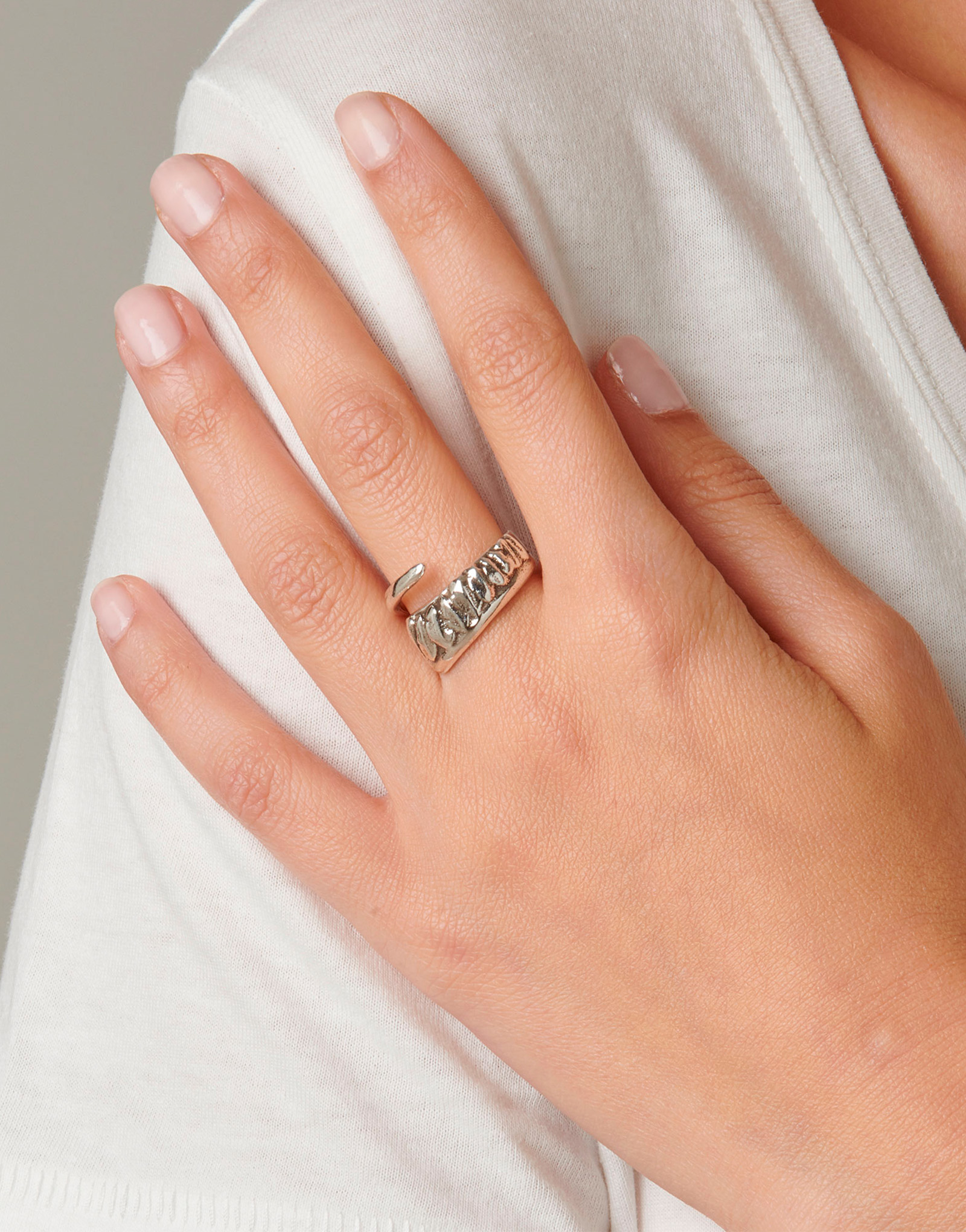 A tickle with a feather, Argent, large thumbnail